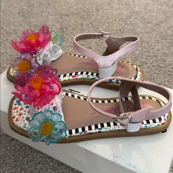 Betsey Johnson Kids Stylish Sandals with Flower detail - Picture 2 of 5